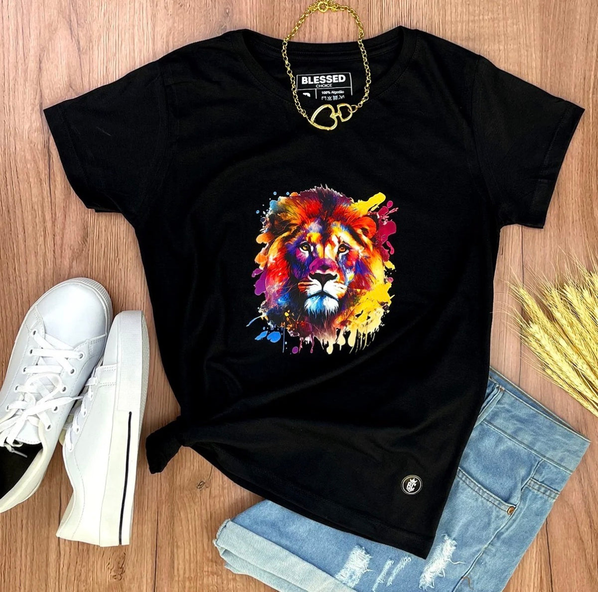Camiseta Feminina “Leão colorido”