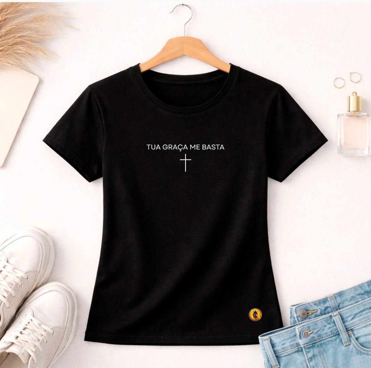 Camiseta Feminina “Tua Graça Me Basta”