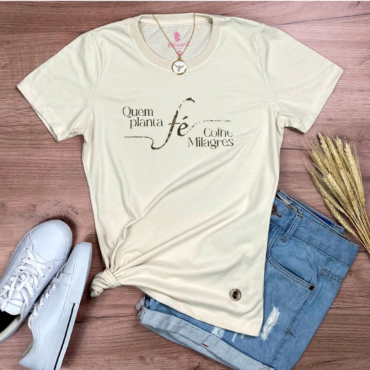 Camiseta Feminina “Quem planta Fé, colhe milagres”