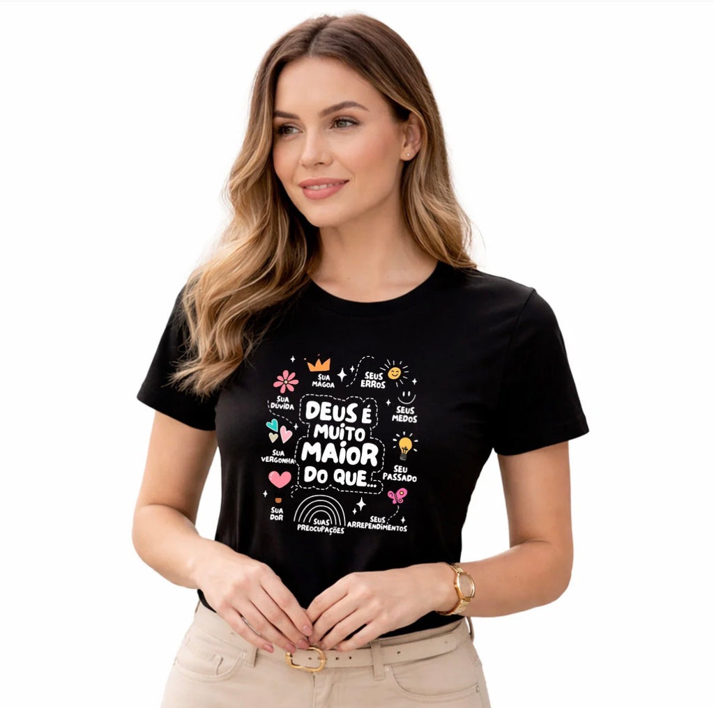 Camiseta Feminina Preta “Deus é maior…”