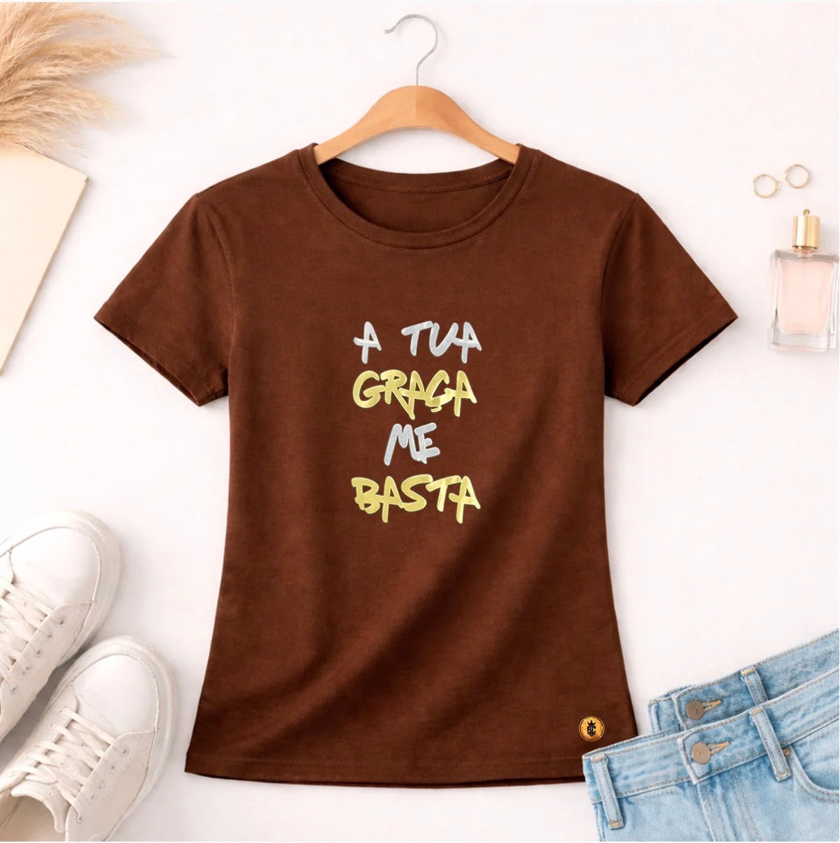 Camiseta Feminina Marrom “A tua graça me basta”