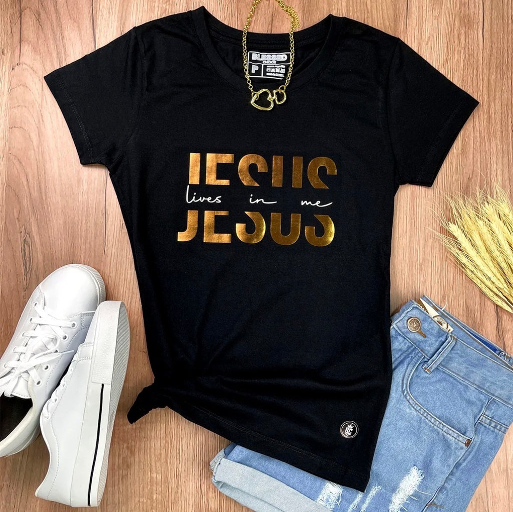 Camiseta Feminina Jesus lives in me”