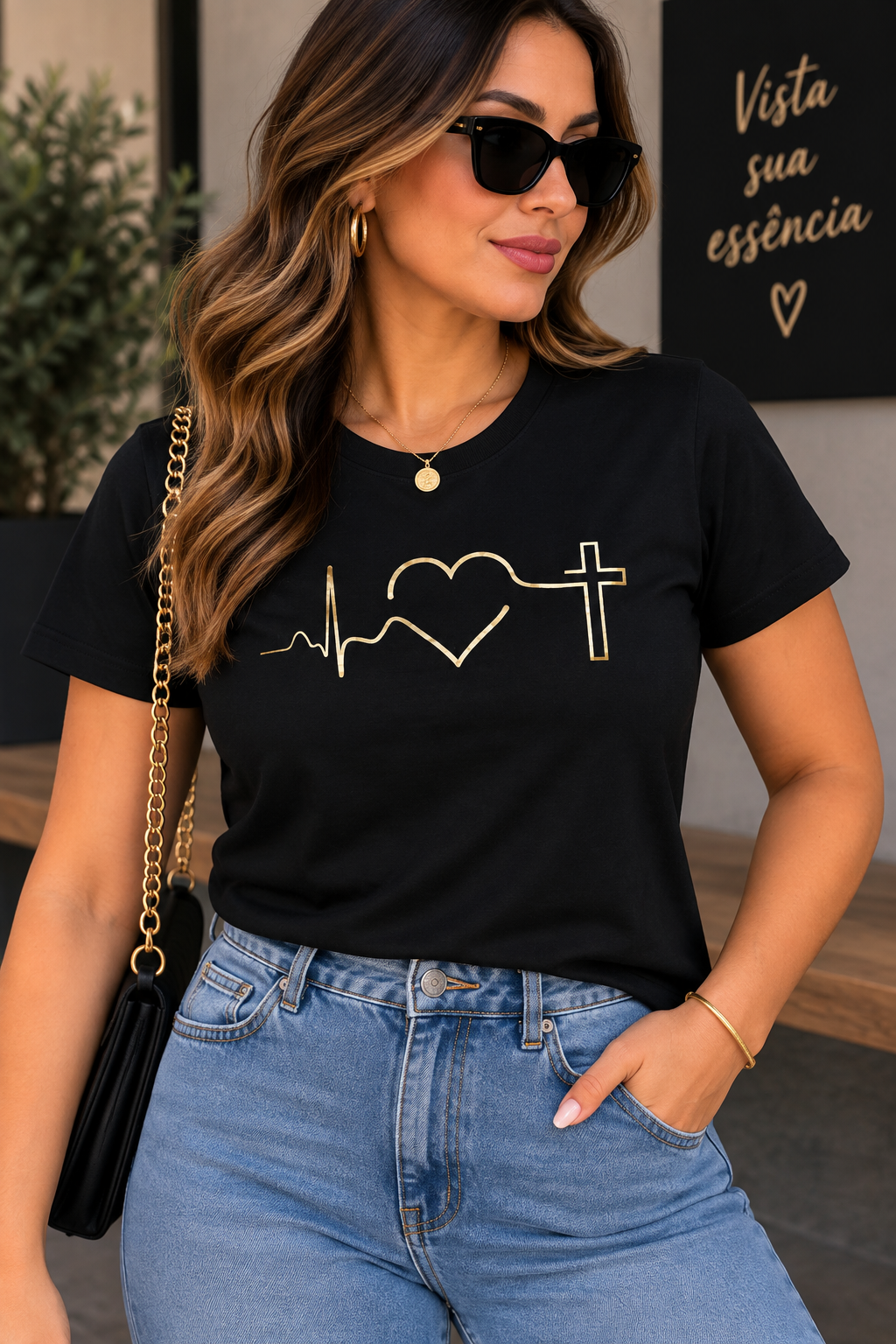 Camiseta feminina “Latido, cruz”