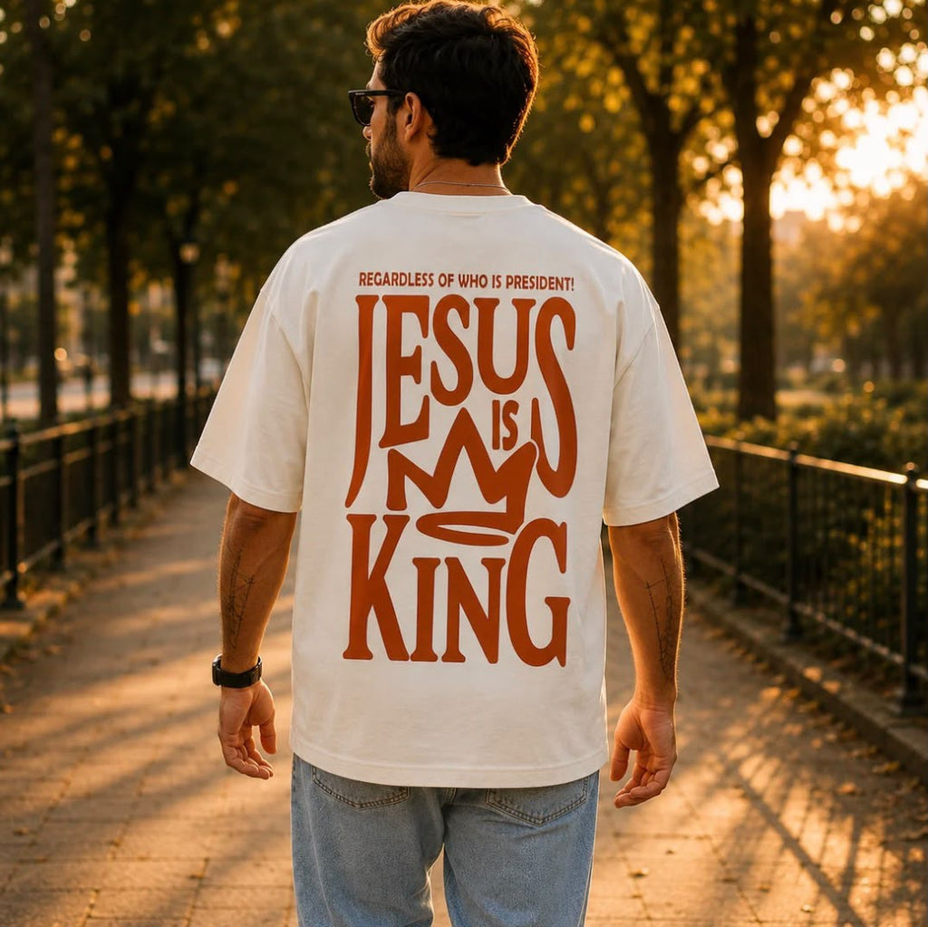 Camiseta Oversized Jesus Is King